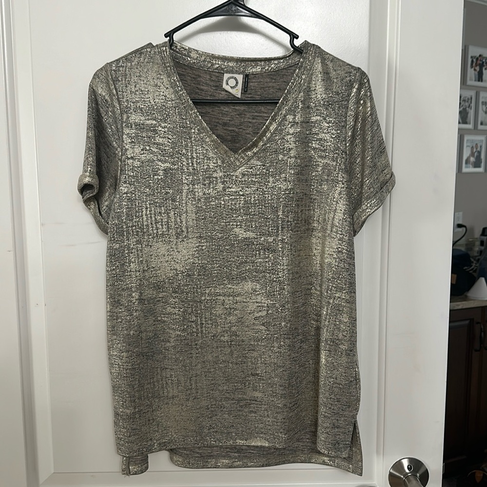 Akamai + Kin shimmer T shirt